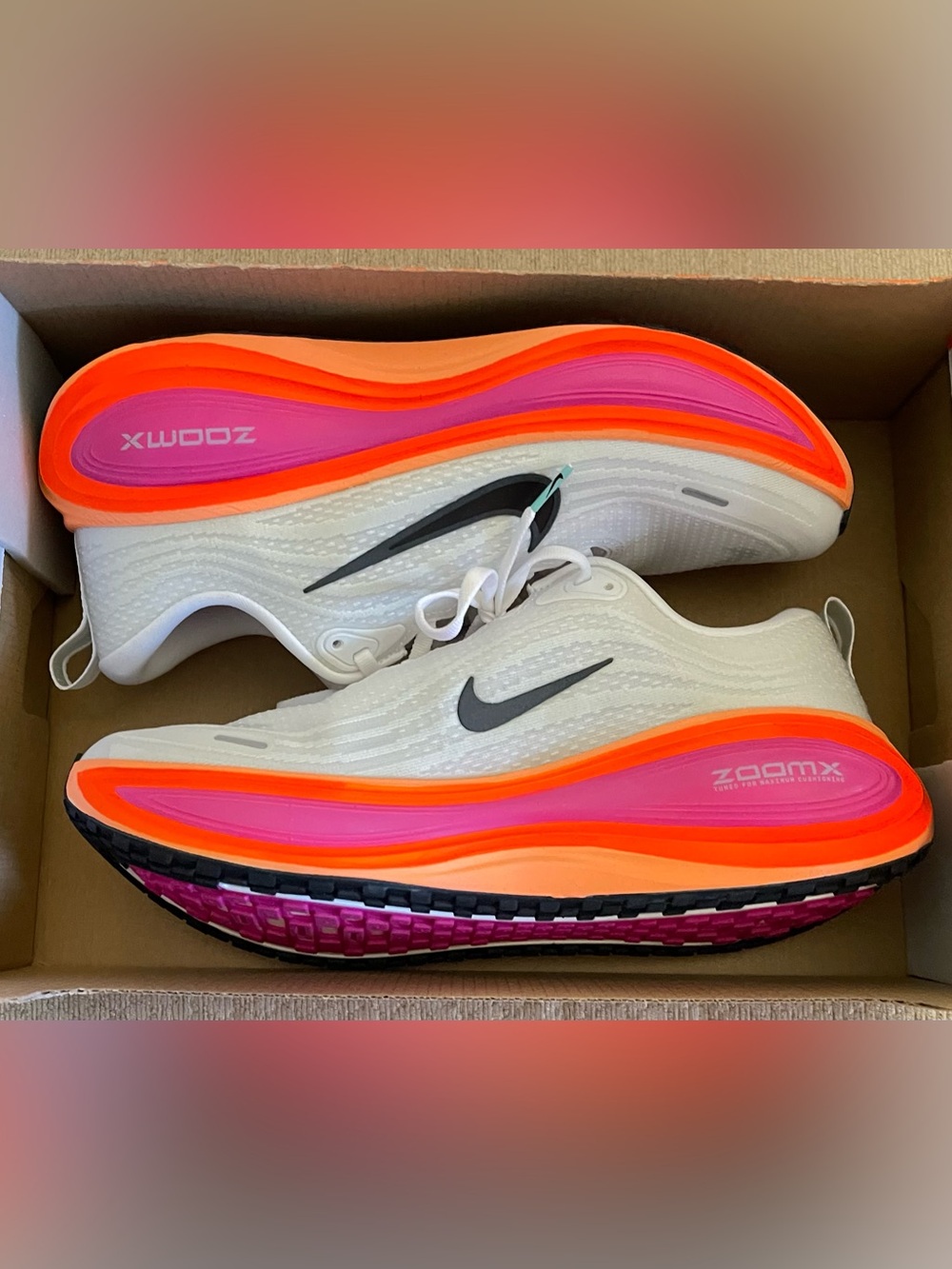 Size 10.5w / 9m - Nike Vomero Plus White Fire Pink HV8154-104 Unisex BRAND NEW - Picture 9 of 11